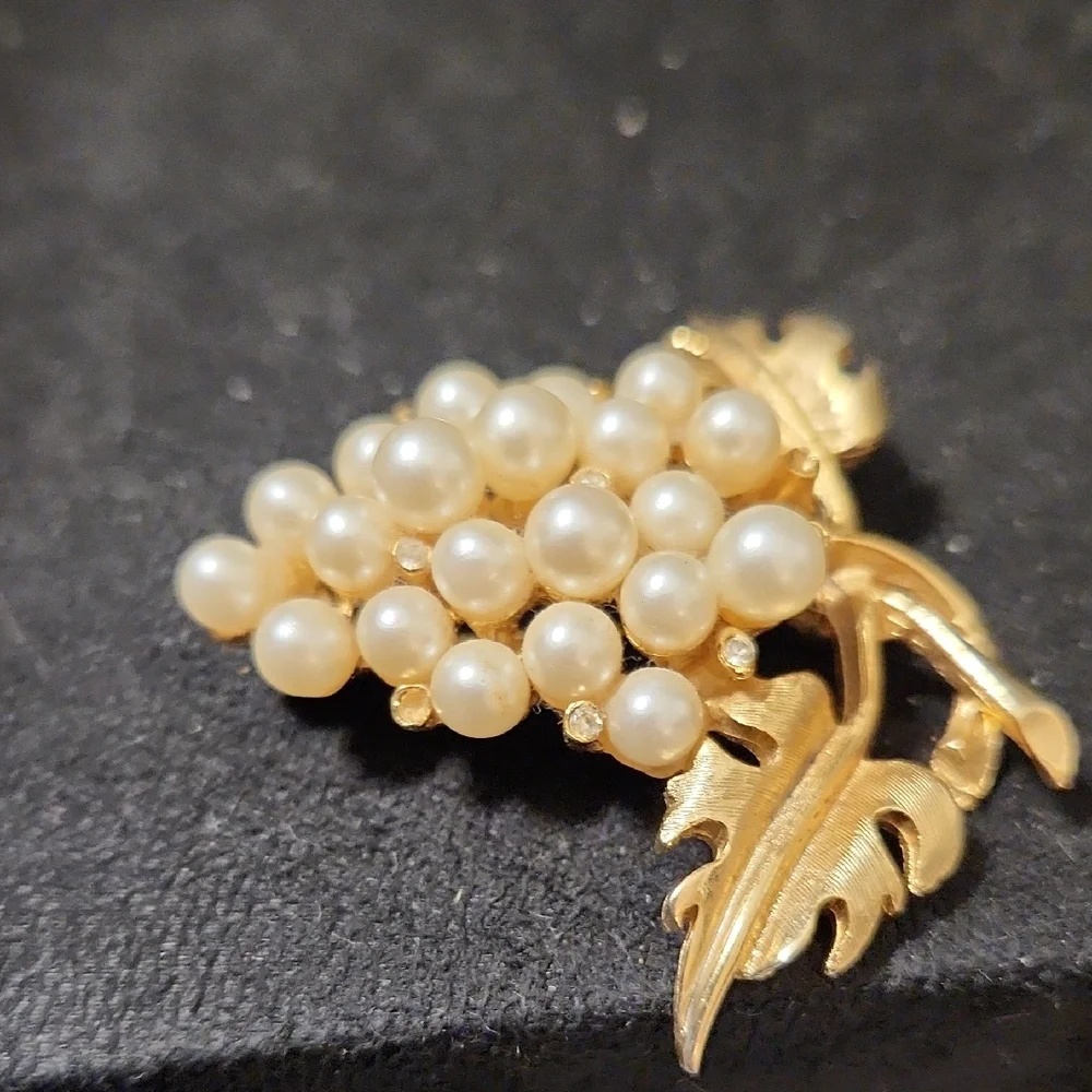 Vintage Gold and Cream Pearl Brooch - Picture 2 of 5